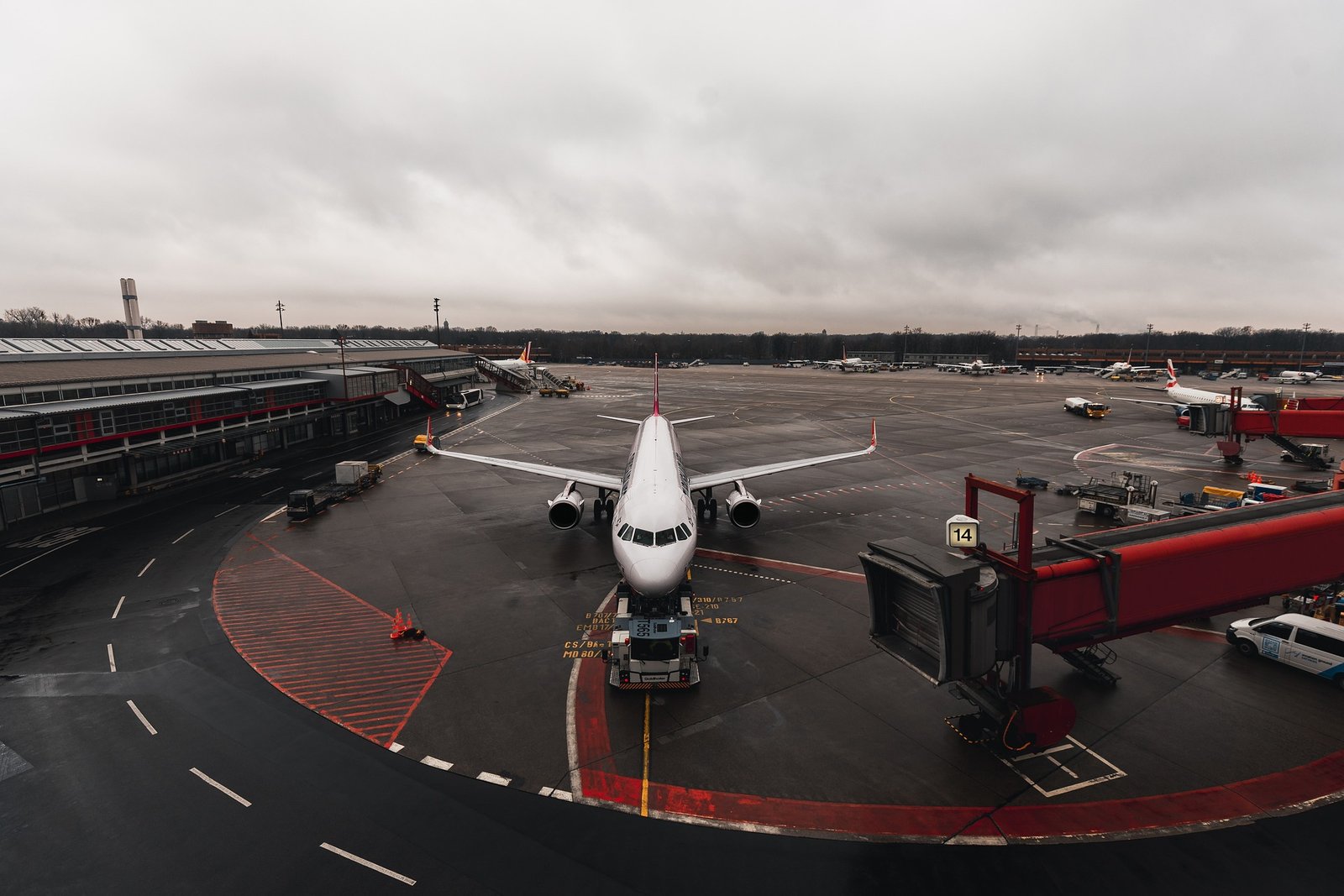 airplane-4885803_1920
